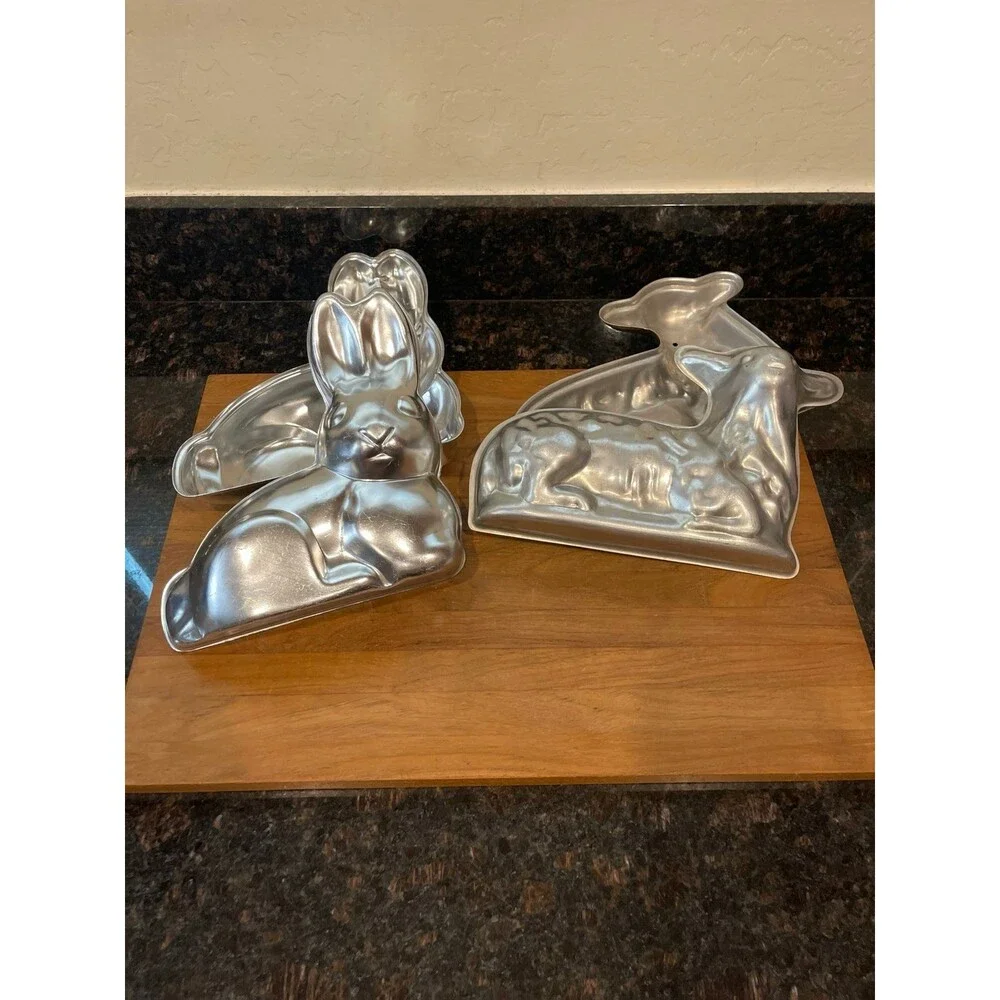 Vintage Cast Aluminum Lamb and rabbit jello/cake Mold